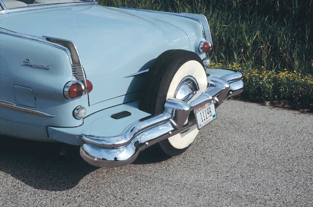 Photo of Система парковки с помощью пятого колеса от Брукса Уокера у седана Packard Cavalier 1953 года (8 фото + видео)